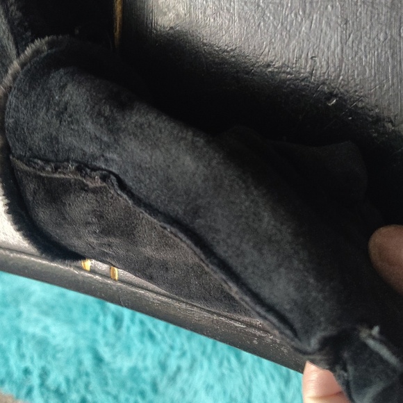 Echo Elegant Black and Gold Patterned Gloves - Picture 12 of 12